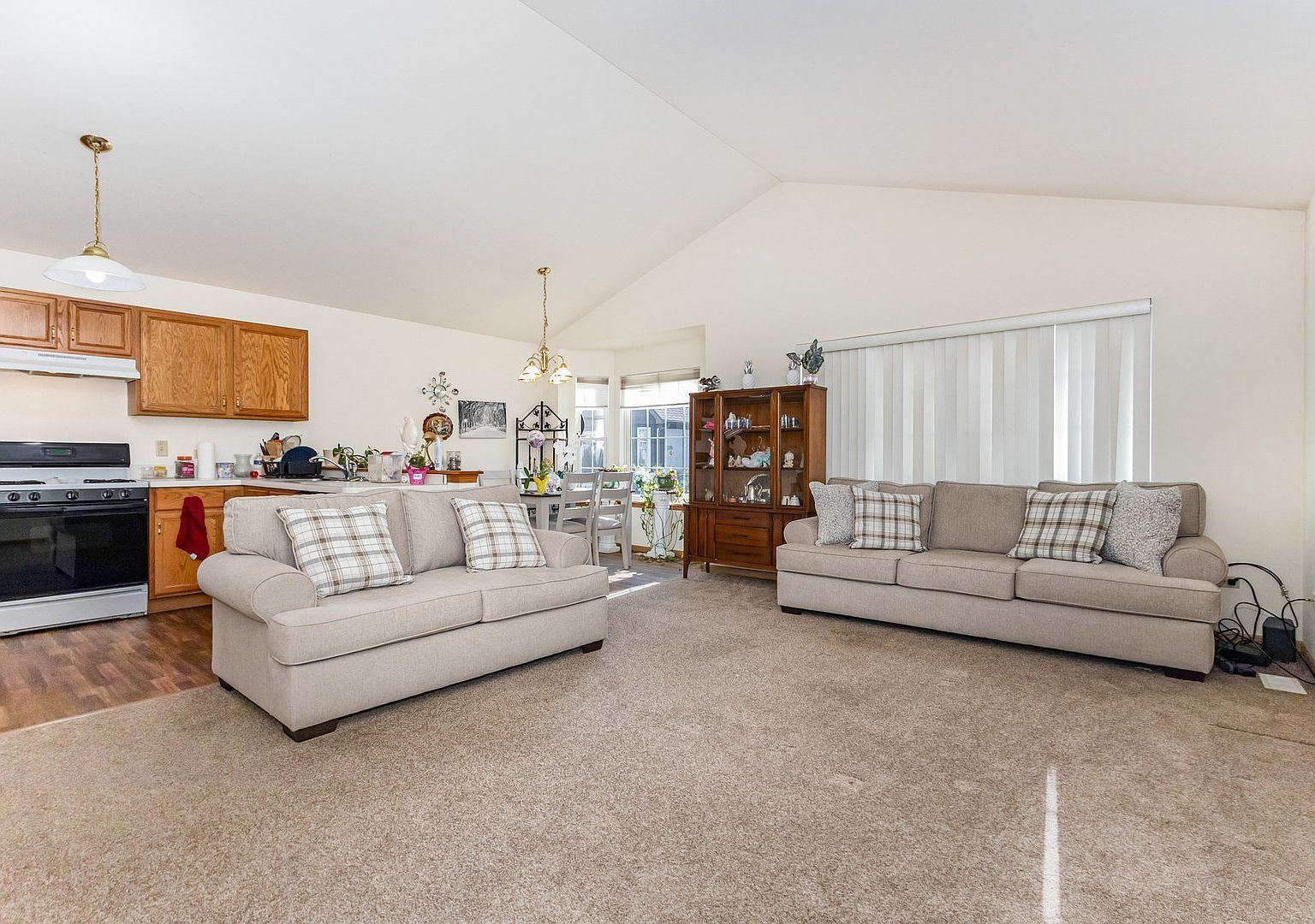 1804 Willow Circle Dr #1804 Crest Hill, IL 60403 - Thumbnail 3