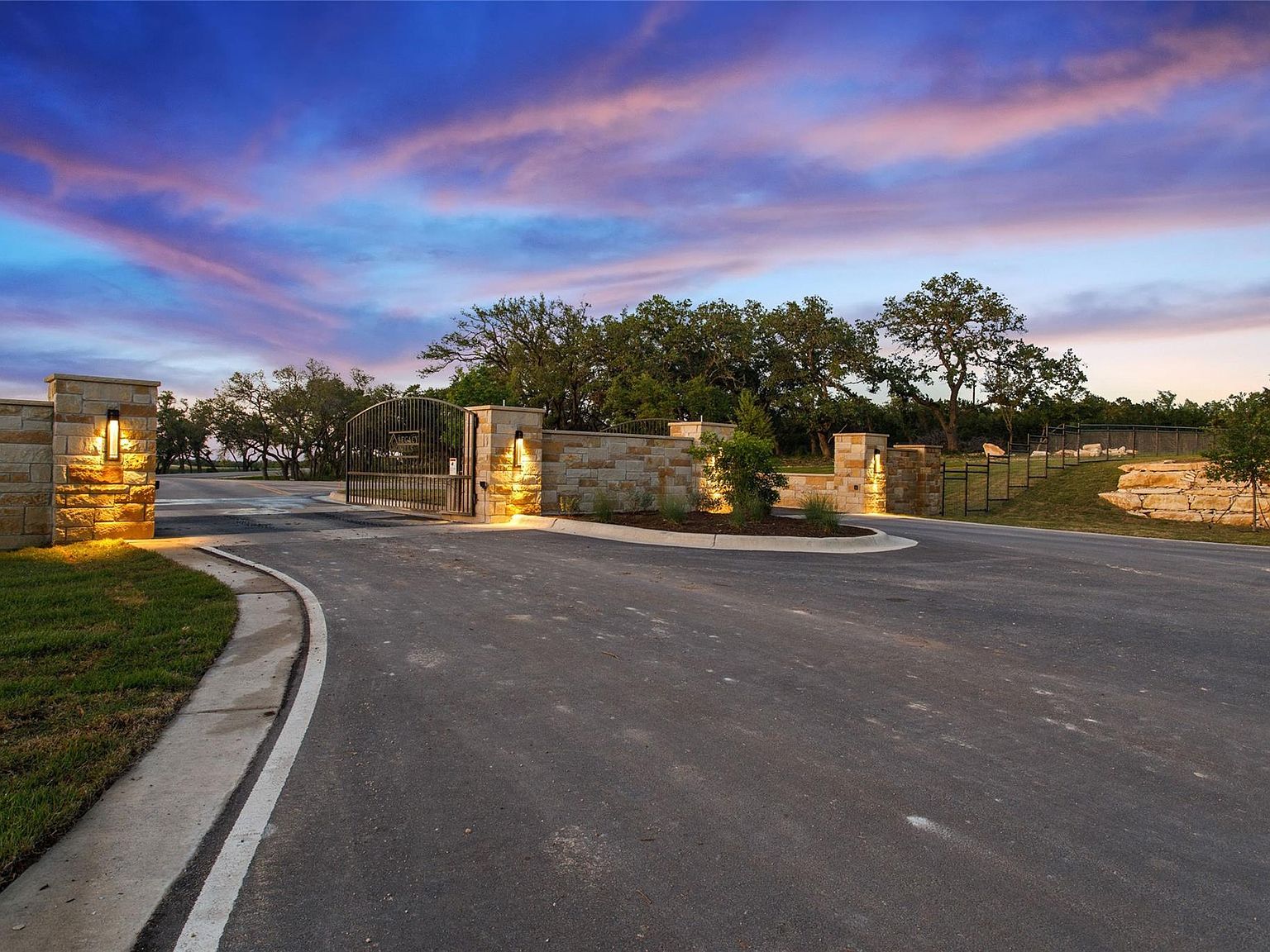 107 E Flying Owl Dr Johnson City, TX 78636 - Thumbnail 3