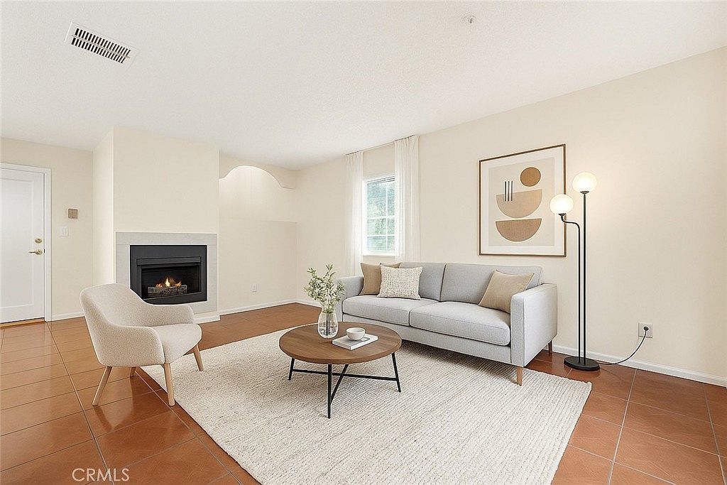 15044 Nordhoff St UNIT 1 North Hills, CA 91343 - Thumbnail 3