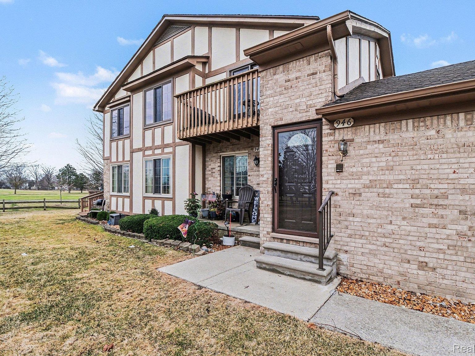 946 Country Club Dr Saint Clair Shores, MI 48082 - Thumbnail 3