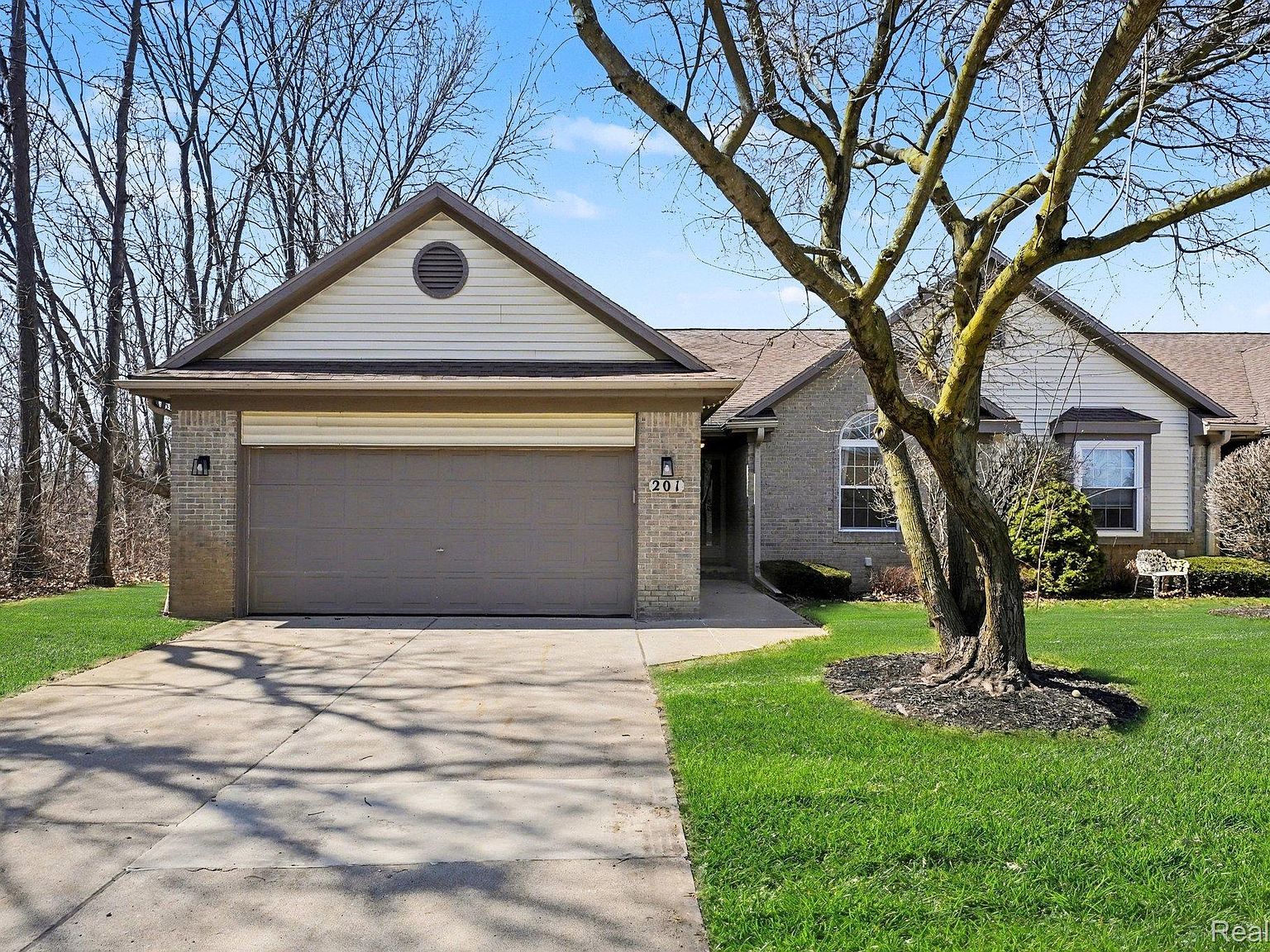 201 Whispering Hill Commerce Twp, MI 48390 - Thumbnail 3