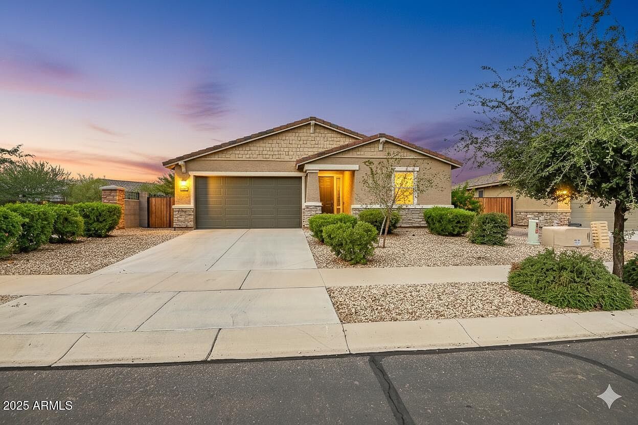 18812 W Mescal St Surprise, AZ 85388 - Thumbnail 3