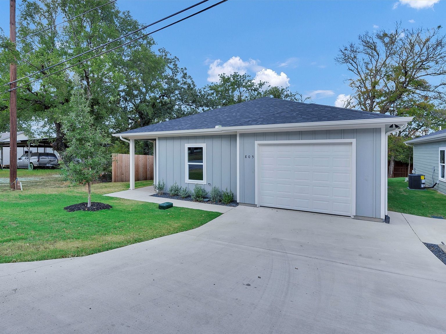 805 Branding Iron Trl Granbury, TX 76049 - Thumbnail 3