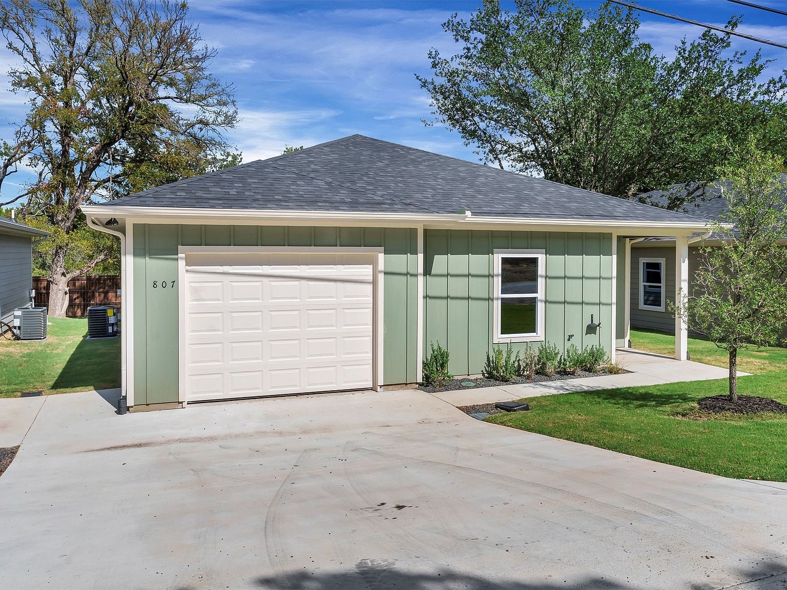 807 Branding Iron Trl Granbury, TX 76049 - Thumbnail 3