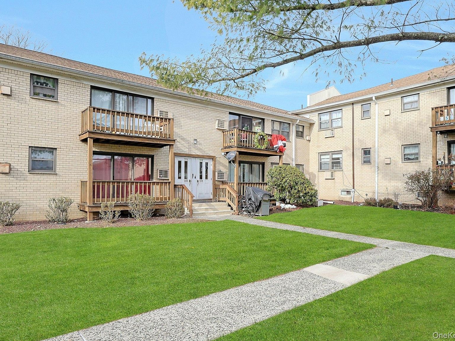 205 Sneden Pl W #205 Spring Valley, NY 10977 - Thumbnail 3