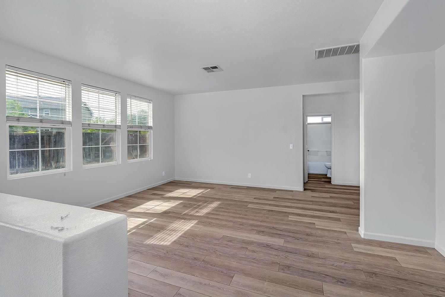 2385 S Rock Creek Dr Los Banos, CA 93635 - Thumbnail 3