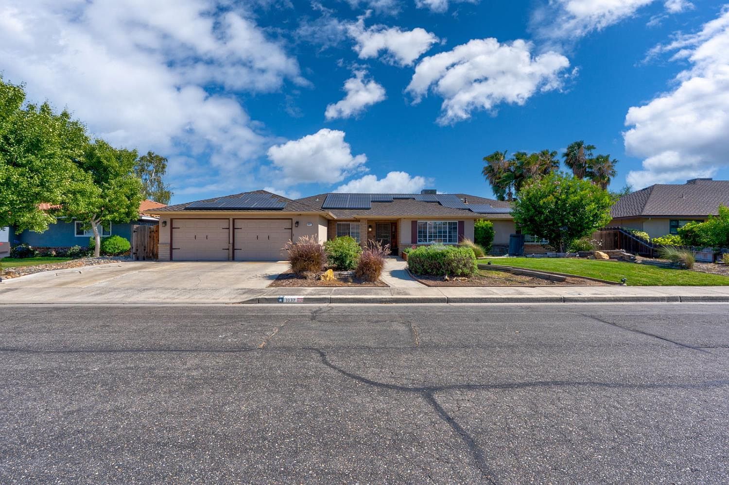 1037 Jackson Ave Los Banos, CA 93635 - Thumbnail 3