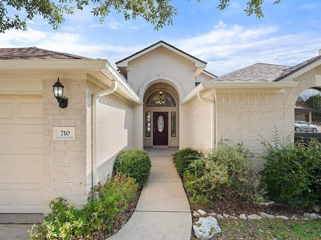 710 Hedgewood Dr Georgetown, TX 78628 - Thumbnail 3