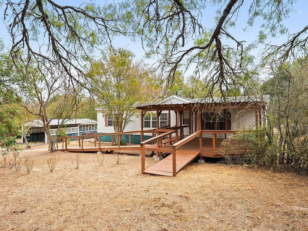 111 Greenslope Cv Bastrop, TX 78602 - Thumbnail 3