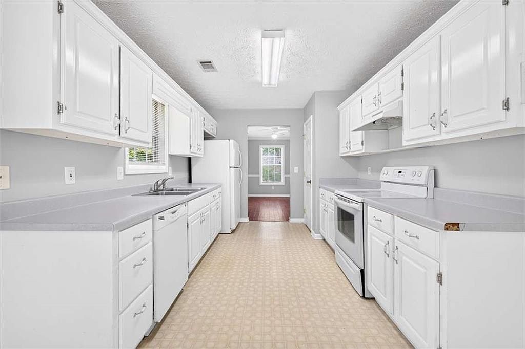 65 Hillock Ct Covington, GA 30016 - Thumbnail 3
