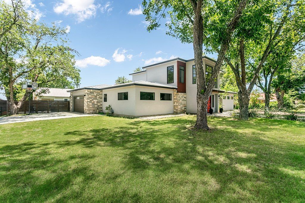 209 N Elk St Fredericksburg, TX 78624 - Thumbnail 3