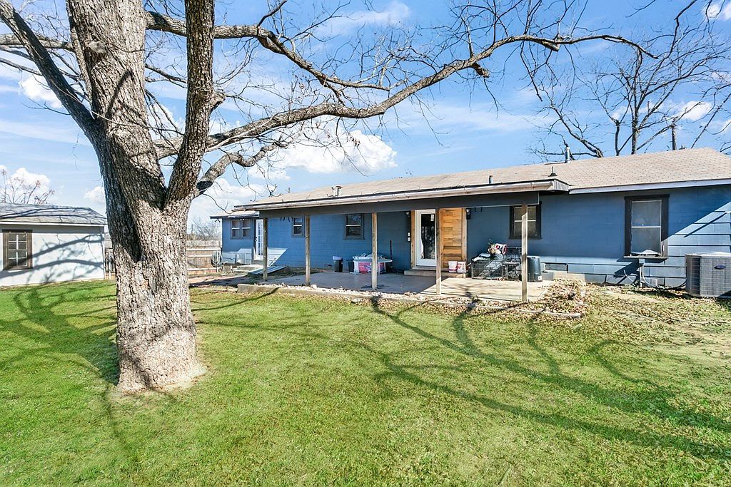 528 S Lincoln St Fredericksburg, TX 78624 - Thumbnail 3