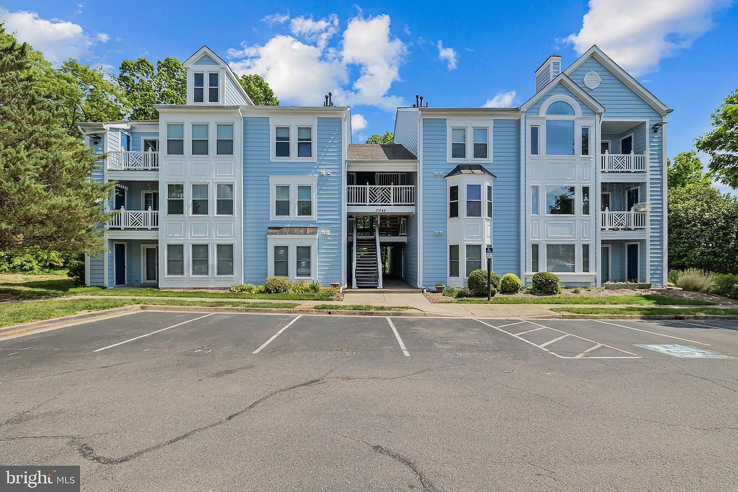17045 Islip Loop APT 303 Dumfries, VA 22026 - Thumbnail 3