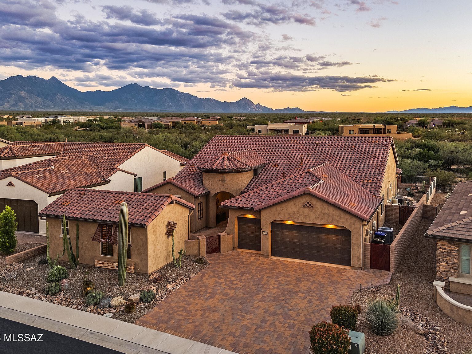 2304 E Madera Plateau Dr Green Valley, AZ 85614 - Thumbnail 3