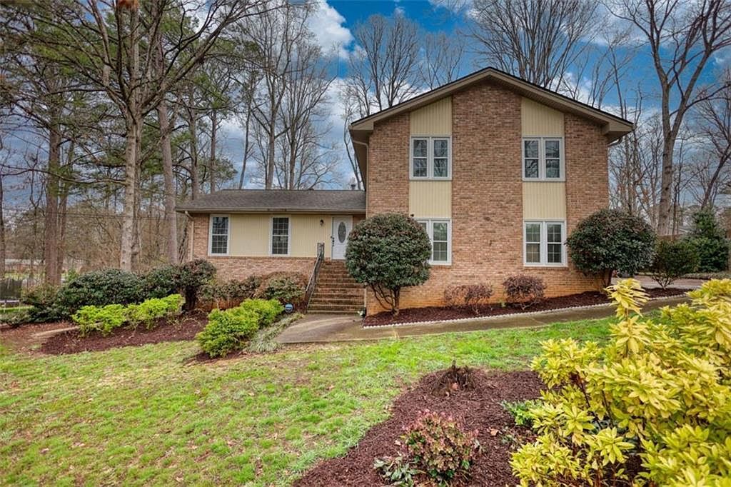 832 Sweet Briar Ln SE Conyers, GA 30094 - Thumbnail 3