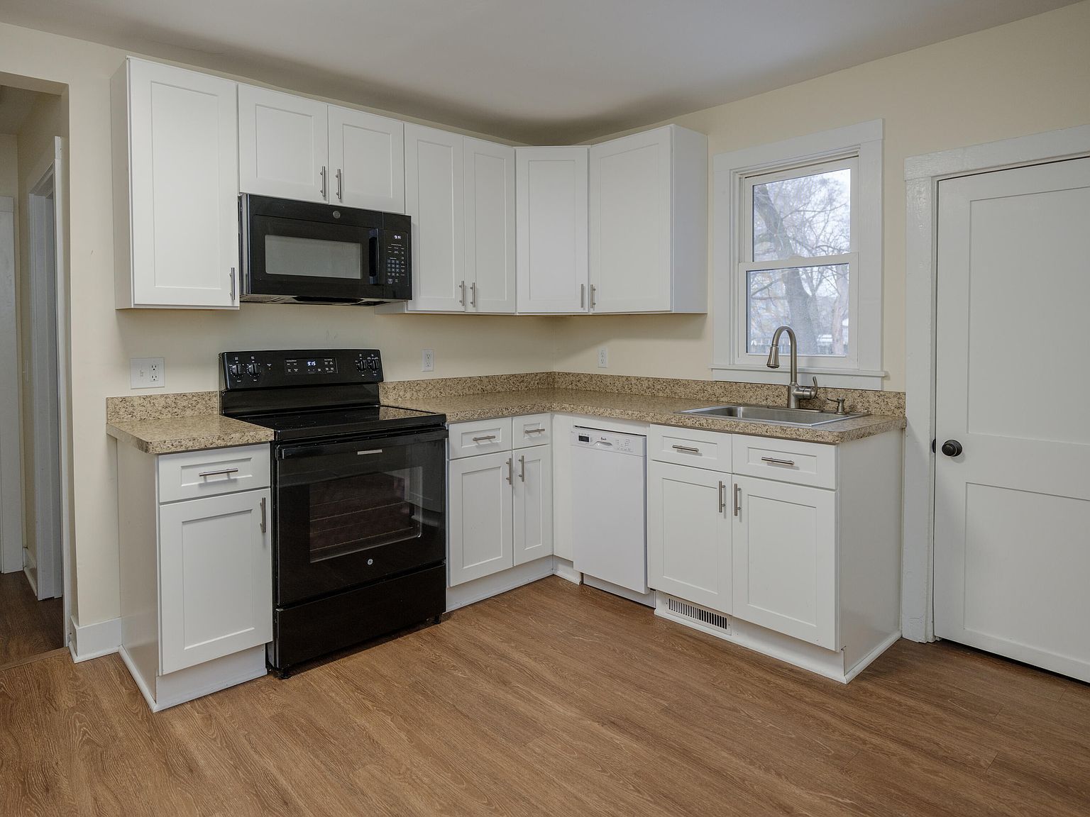 1404 N Edwards St Kalamazoo, MI 49007 - Thumbnail 3