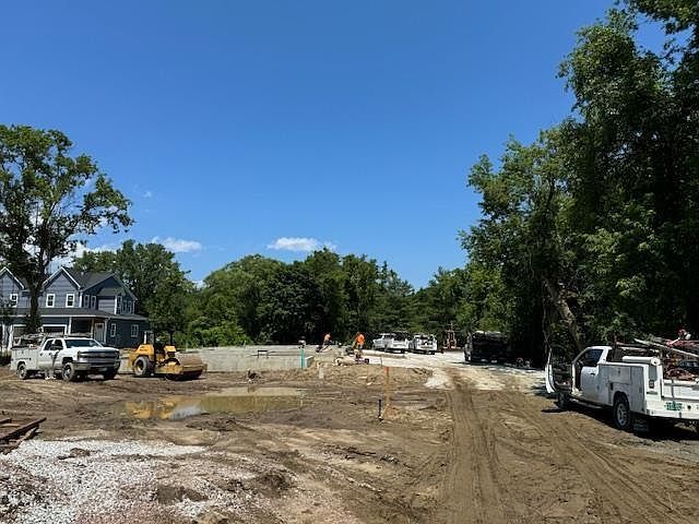 925 Falls Rd #2 Shelburne, VT 05482 - Thumbnail 3