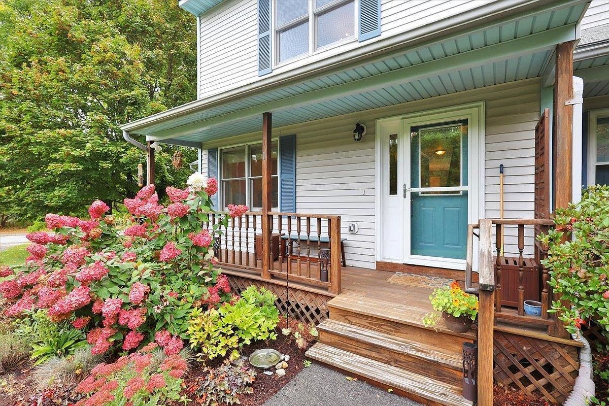 24 Craftsbury Ct UNIT 1 Essex Junction, VT 05452 - Thumbnail 3