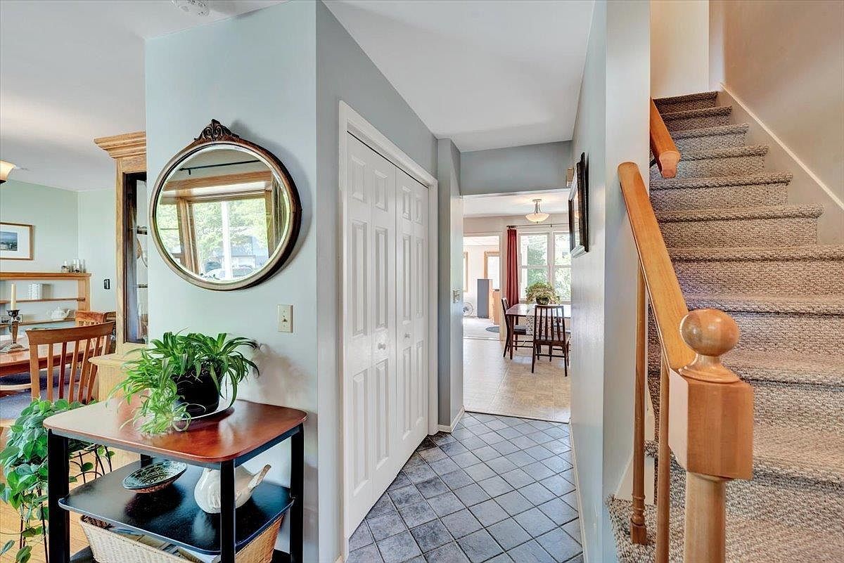 64 Sandy Ln Burlington, VT 05408 - Thumbnail 3