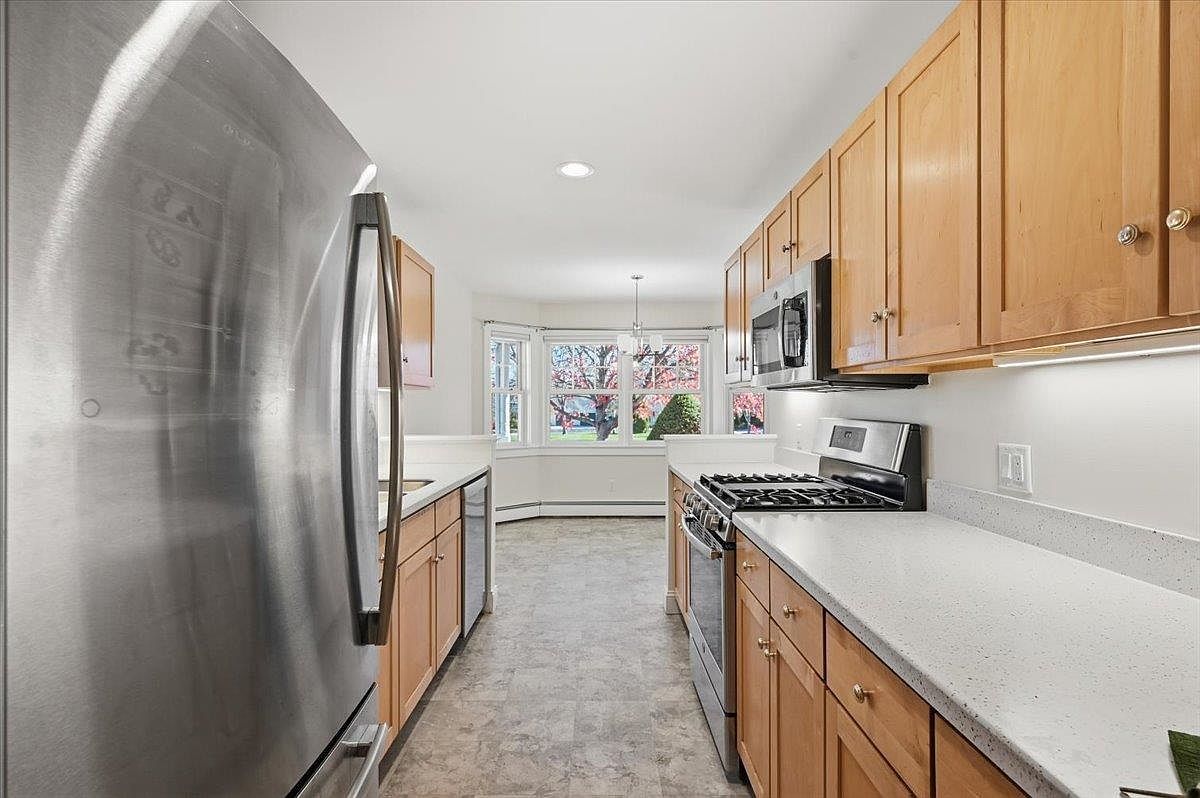 156 Commons Rd Williston, VT 05495 - Thumbnail 3