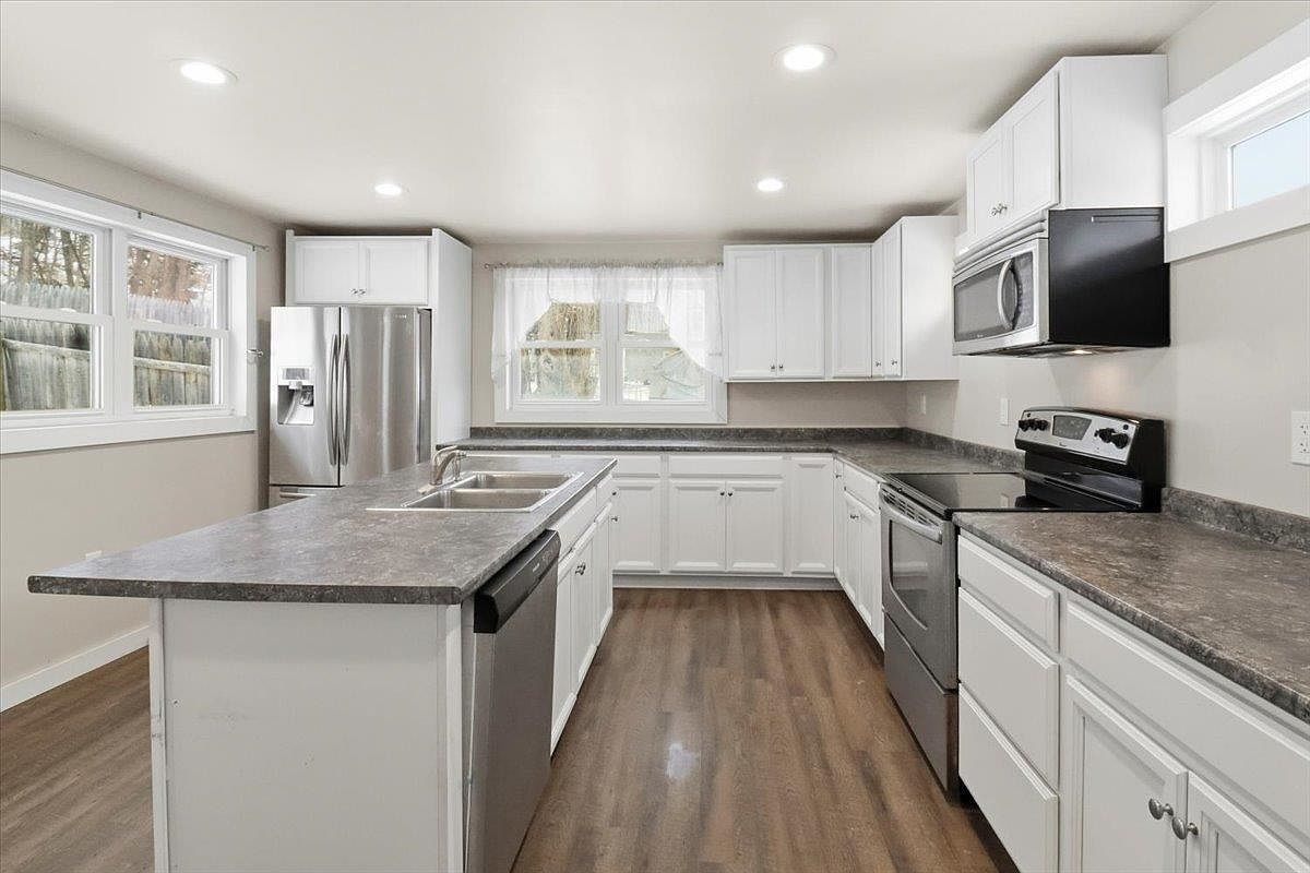 2 Farwell St Barre, VT 05641 - Thumbnail 3