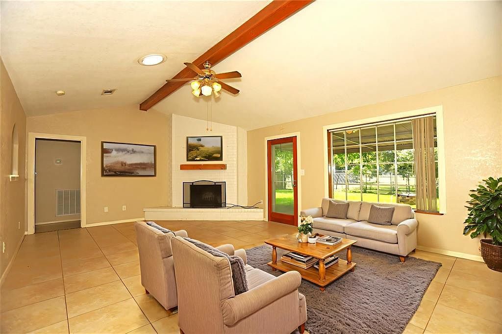 232 Wayne Dr Clute, TX 77531 - Thumbnail 3