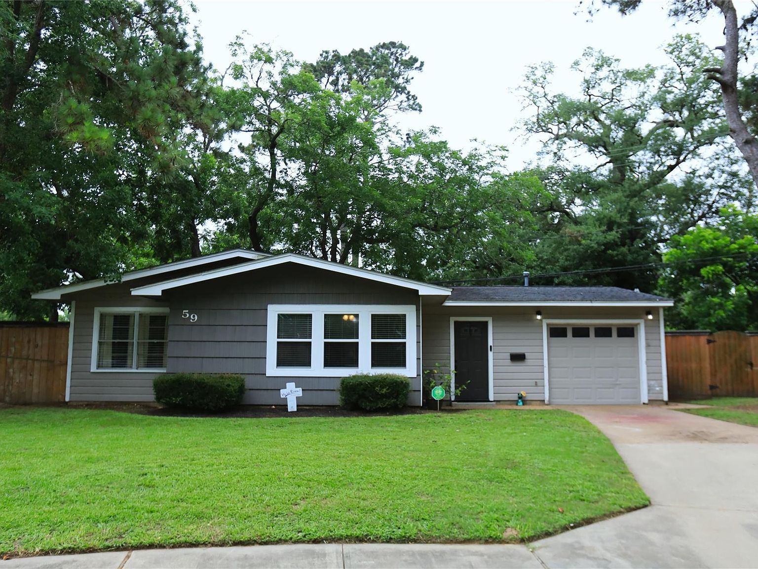 59 Caladium Ct Lake Jackson, TX 77566 - Thumbnail 3