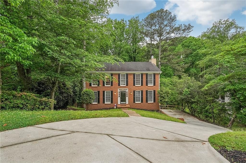 2895 Shurburne Dr Alpharetta, GA 30022 - Thumbnail 3