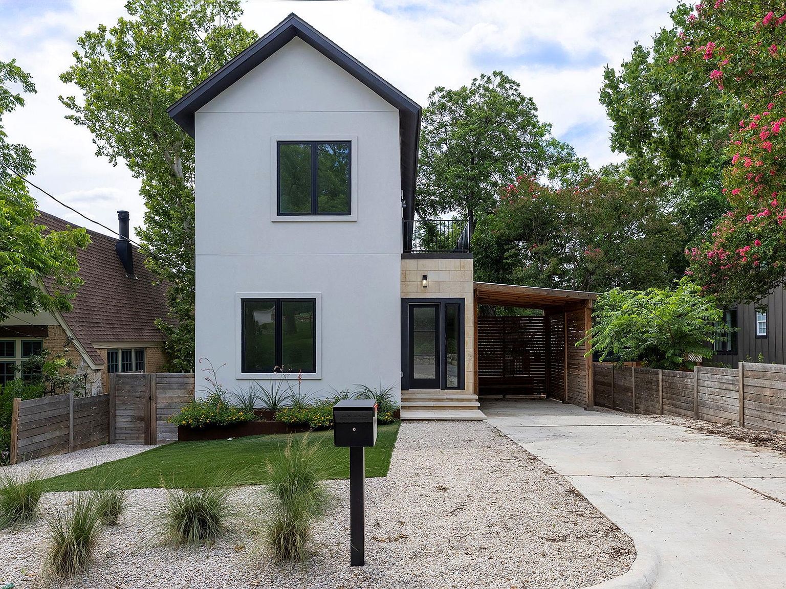 1702 Hartford Rd Austin, TX 78703 - Thumbnail 3