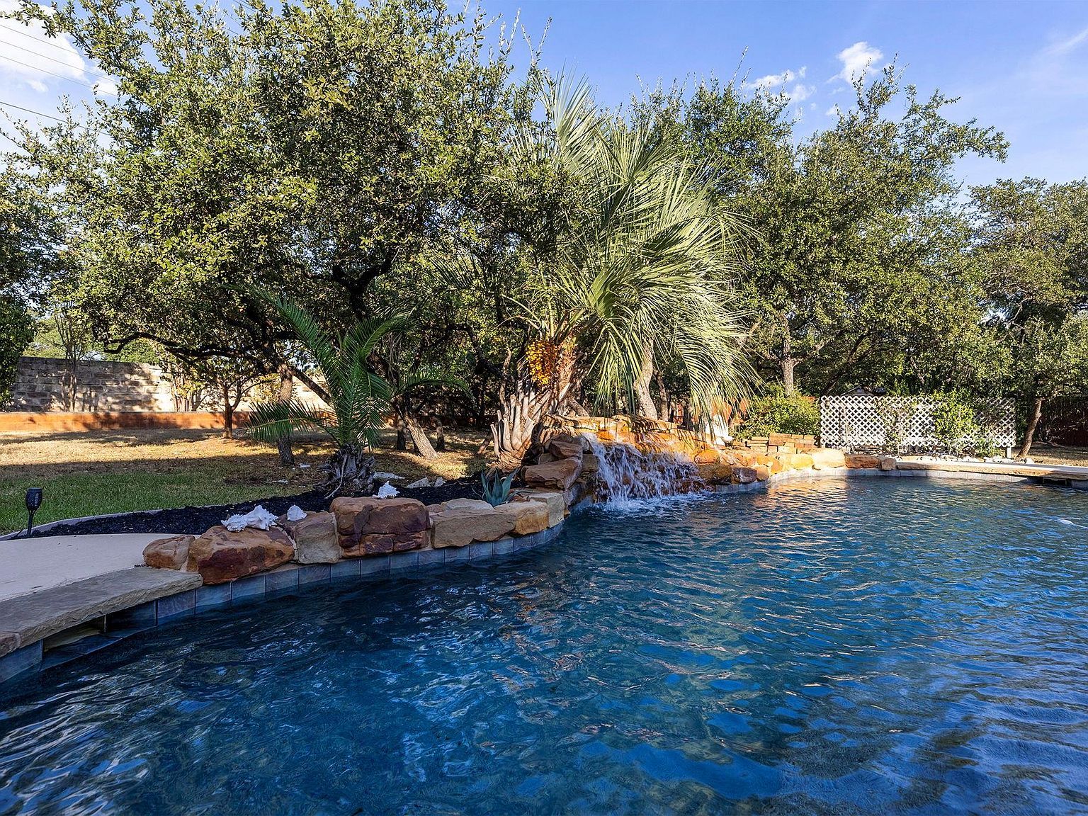 205 Sutton Pl Georgetown, TX 78628 - Thumbnail 3