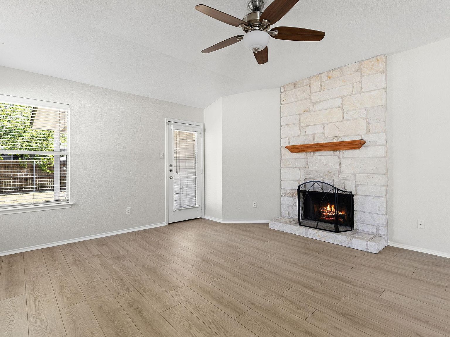 335 Altamont St Hutto, TX 78634 - Thumbnail 3