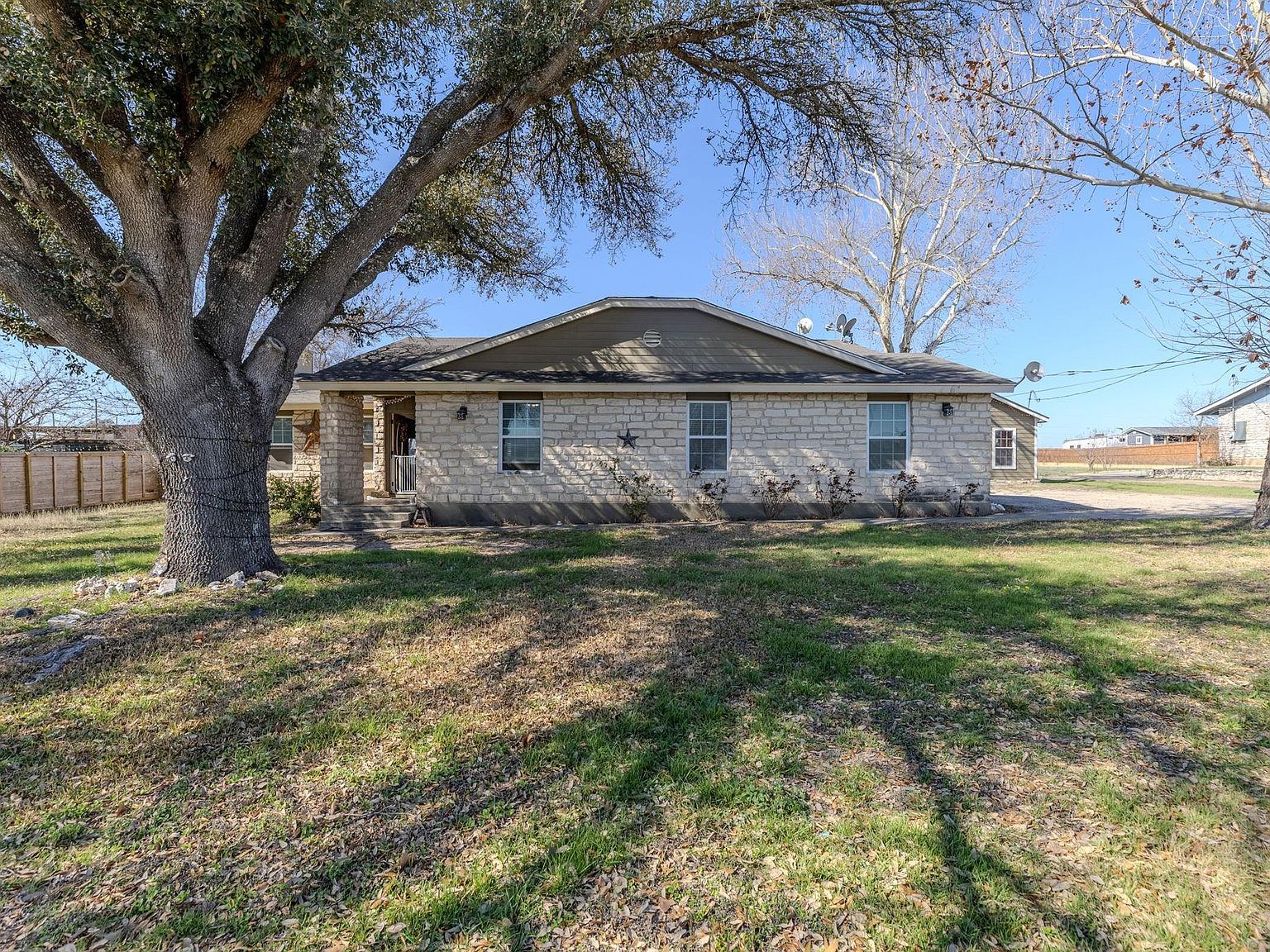 61 Family Cir Hutto, TX 78634 - Thumbnail 3