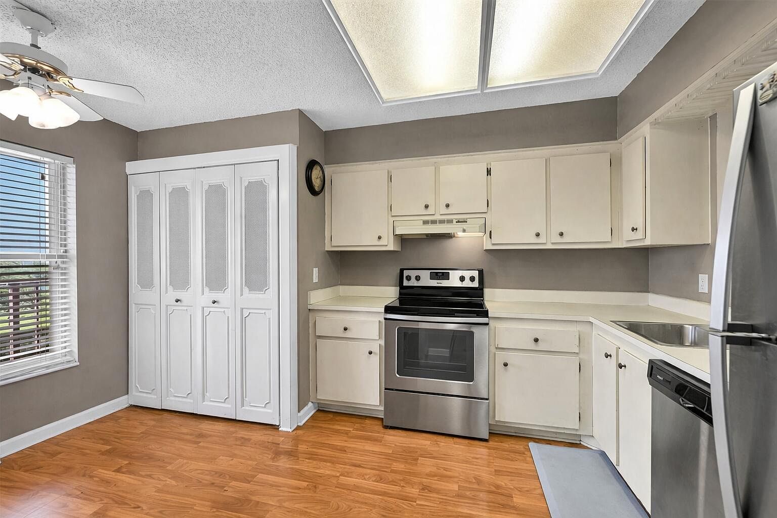 4570 NW 18th Ave APT 604 Pompano Beach, FL 33064 - Thumbnail 3