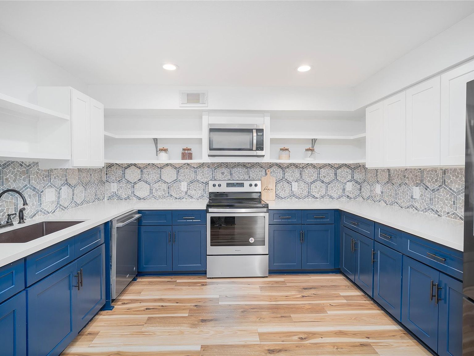 1635 Pony Ln Wallis, TX 77485 - Thumbnail 3