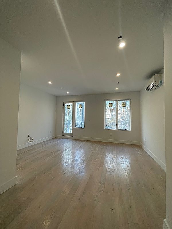 653 Maple St #3 Brooklyn, NY 11203 - Thumbnail 3