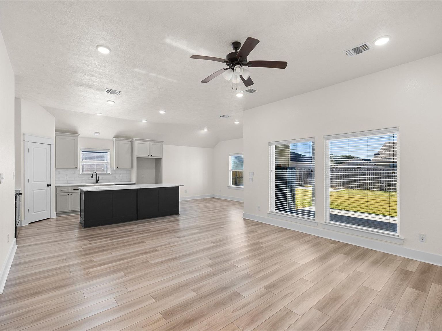 172 Pleasant Path Somerville, TX 77879 - Thumbnail 3