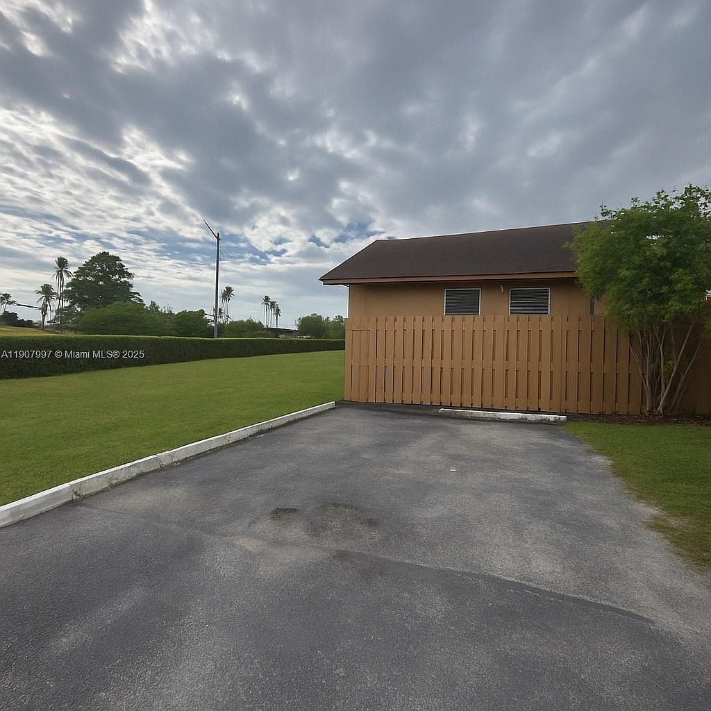 6700 NW 190th St Hialeah, FL 33015 - Thumbnail 3