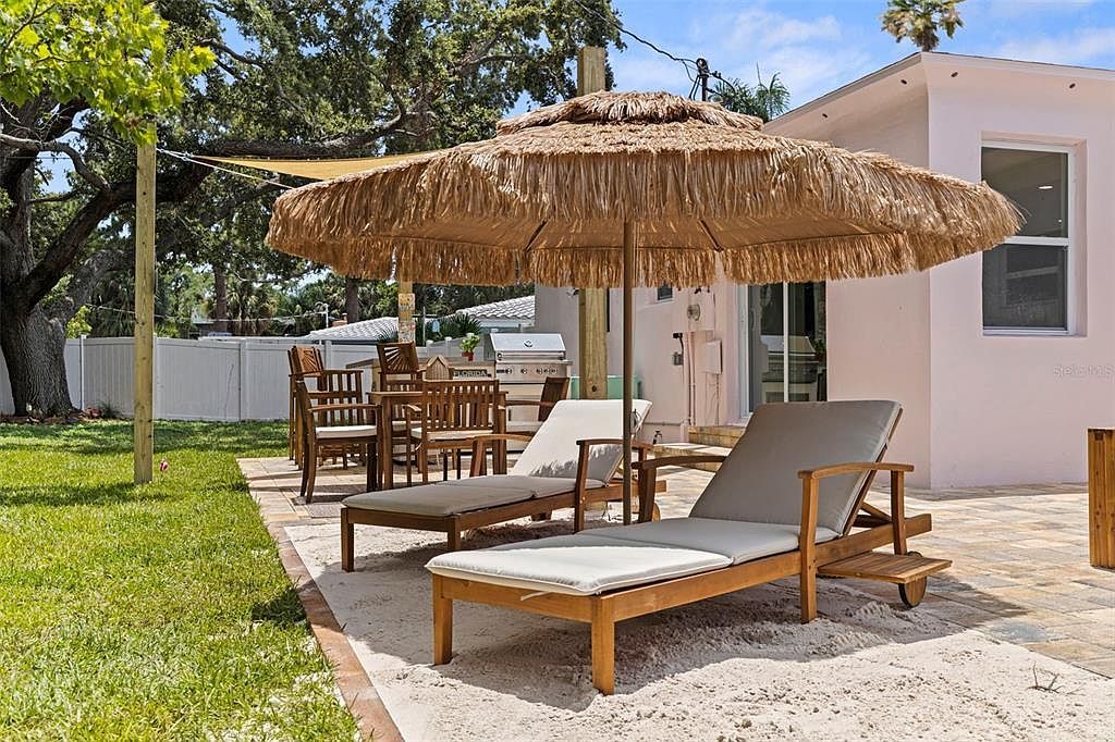 1579 Bayshore Blvd Dunedin, FL 34698 - Thumbnail 3