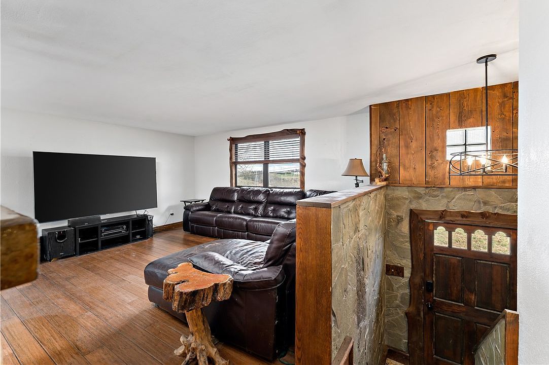 2011 Riverview Dr Finleyville, PA 15332 - Thumbnail 3