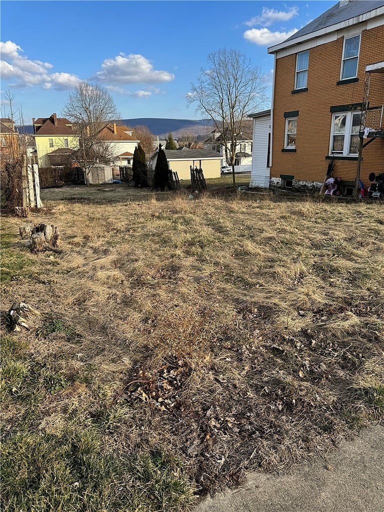 65 Lawn Ave Uniontown, PA 15401 - Thumbnail 3