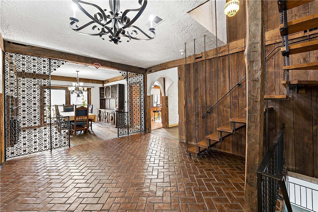 243 Regency Pl Bethel Park, PA 15102 - Thumbnail 3