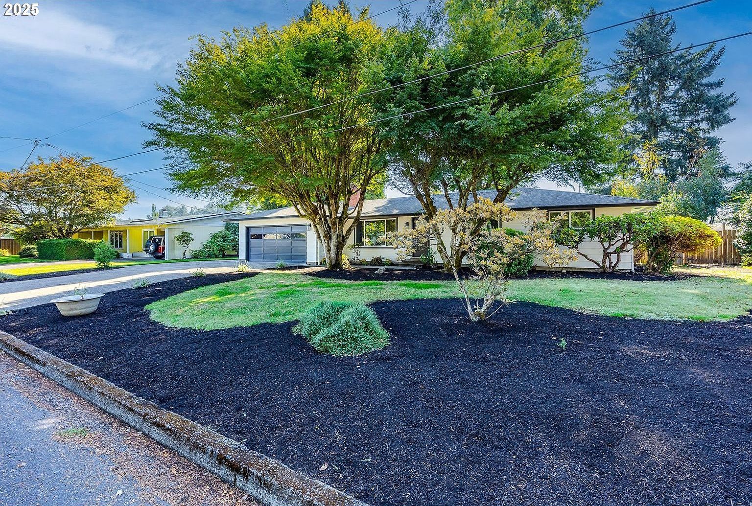 2795 Kalmia St Eugene, OR 97404 - Thumbnail 3