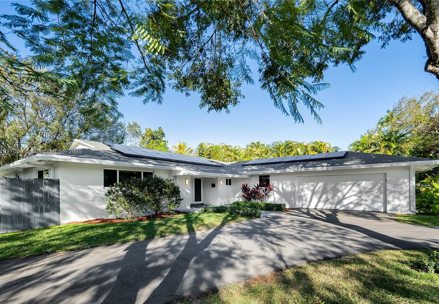 8445 SW 158th St Palmetto Bay, FL 33157 - Thumbnail 3