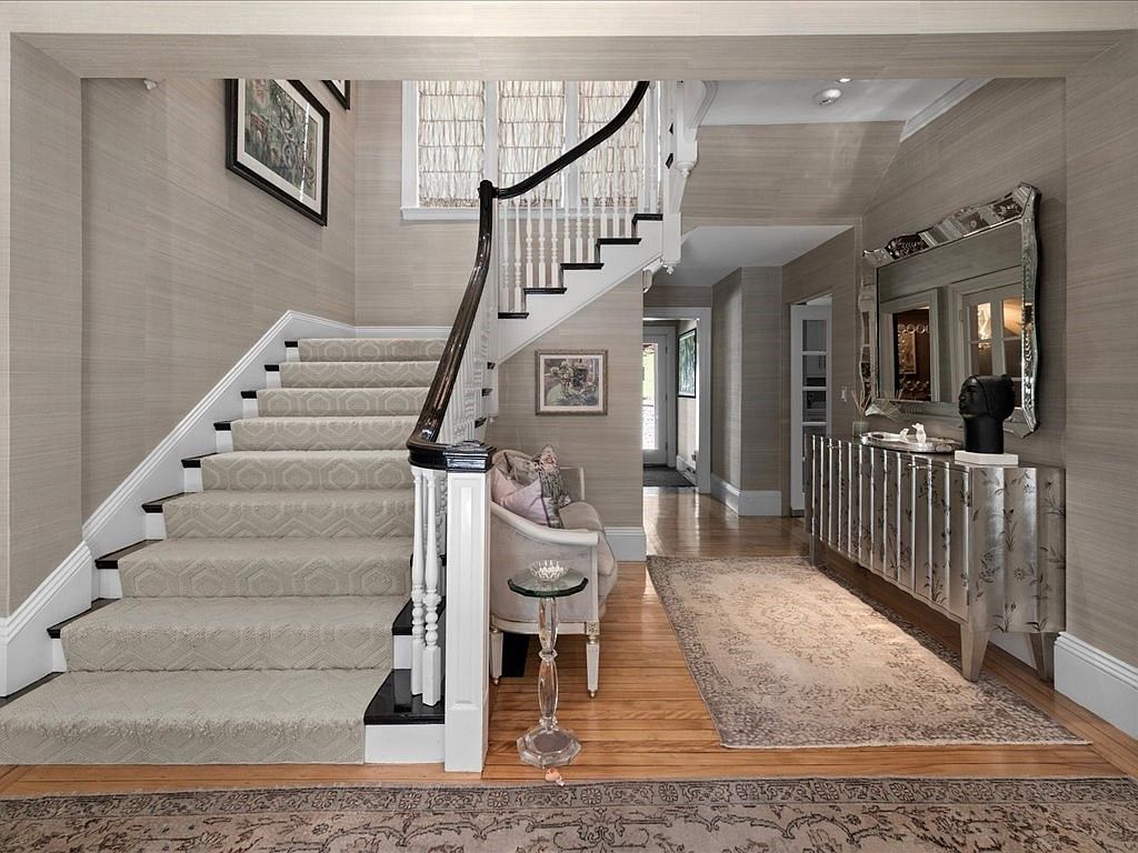 142 Crafts Rd Brookline, MA 02467 - Thumbnail 3