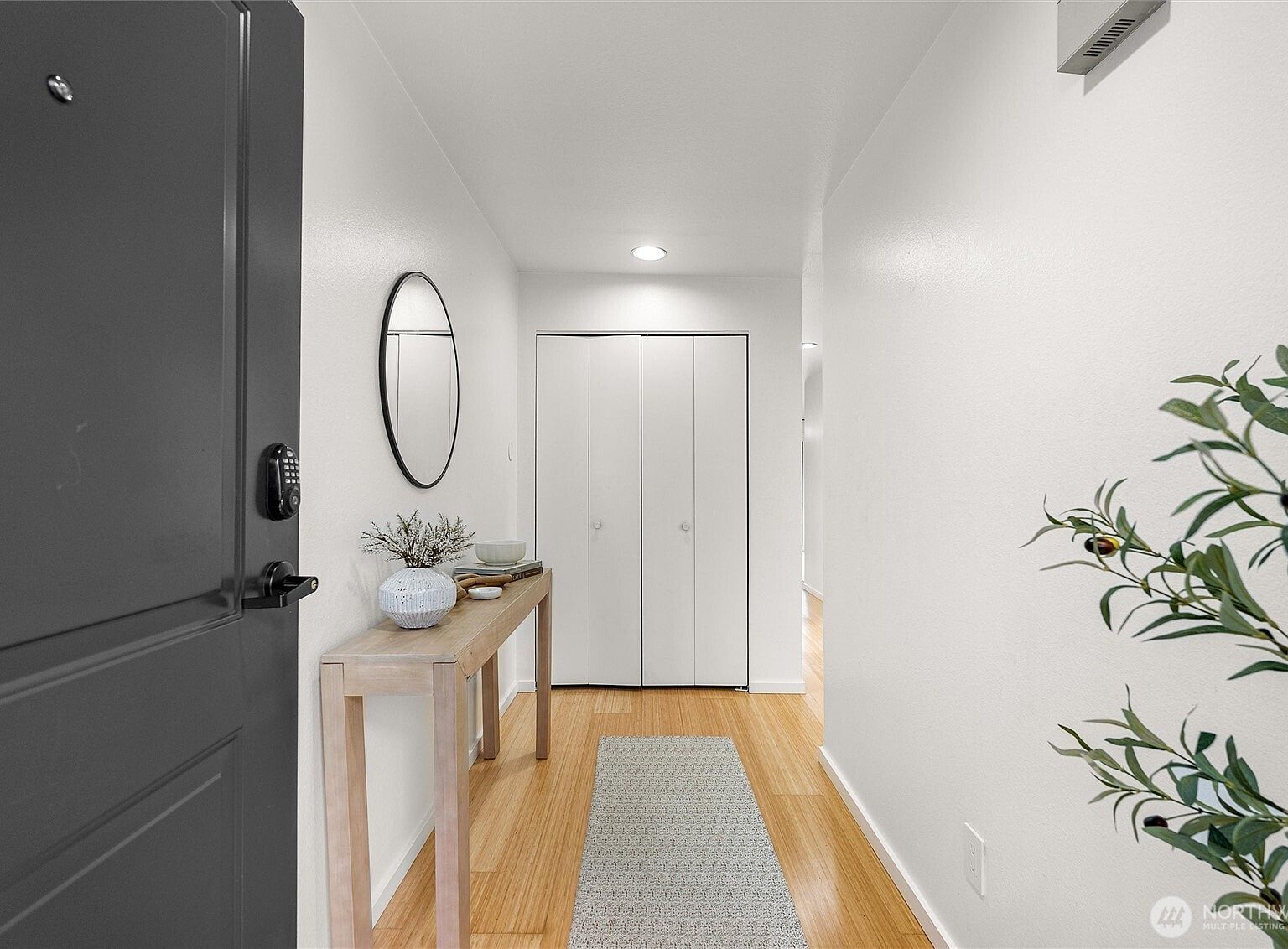 2626 E Madison St APT 11 Seattle, WA 98112 - Thumbnail 3