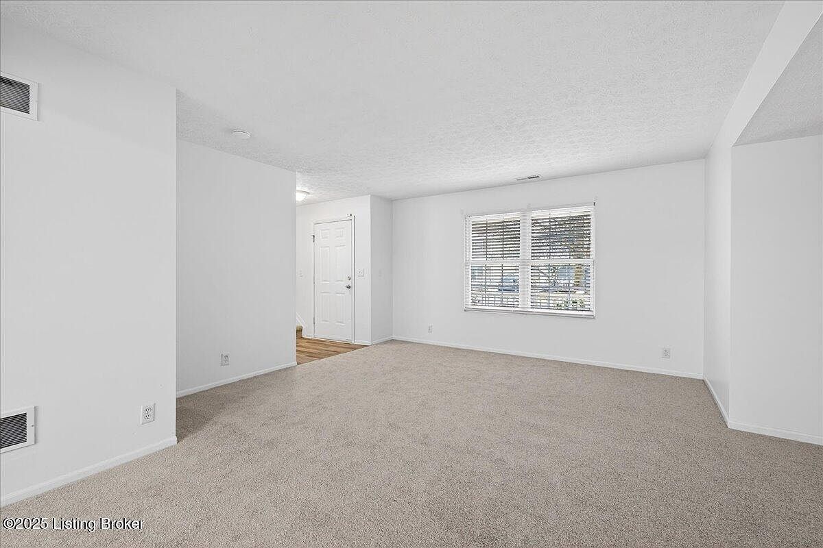 6508 Hunters Creek Blvd Louisville, KY 40258 - Thumbnail 3