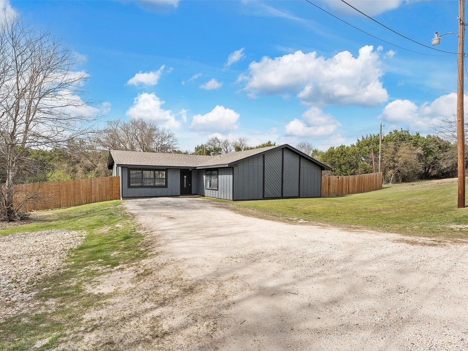 117 Bogey Dr Whitney, TX 76692 - Thumbnail 3