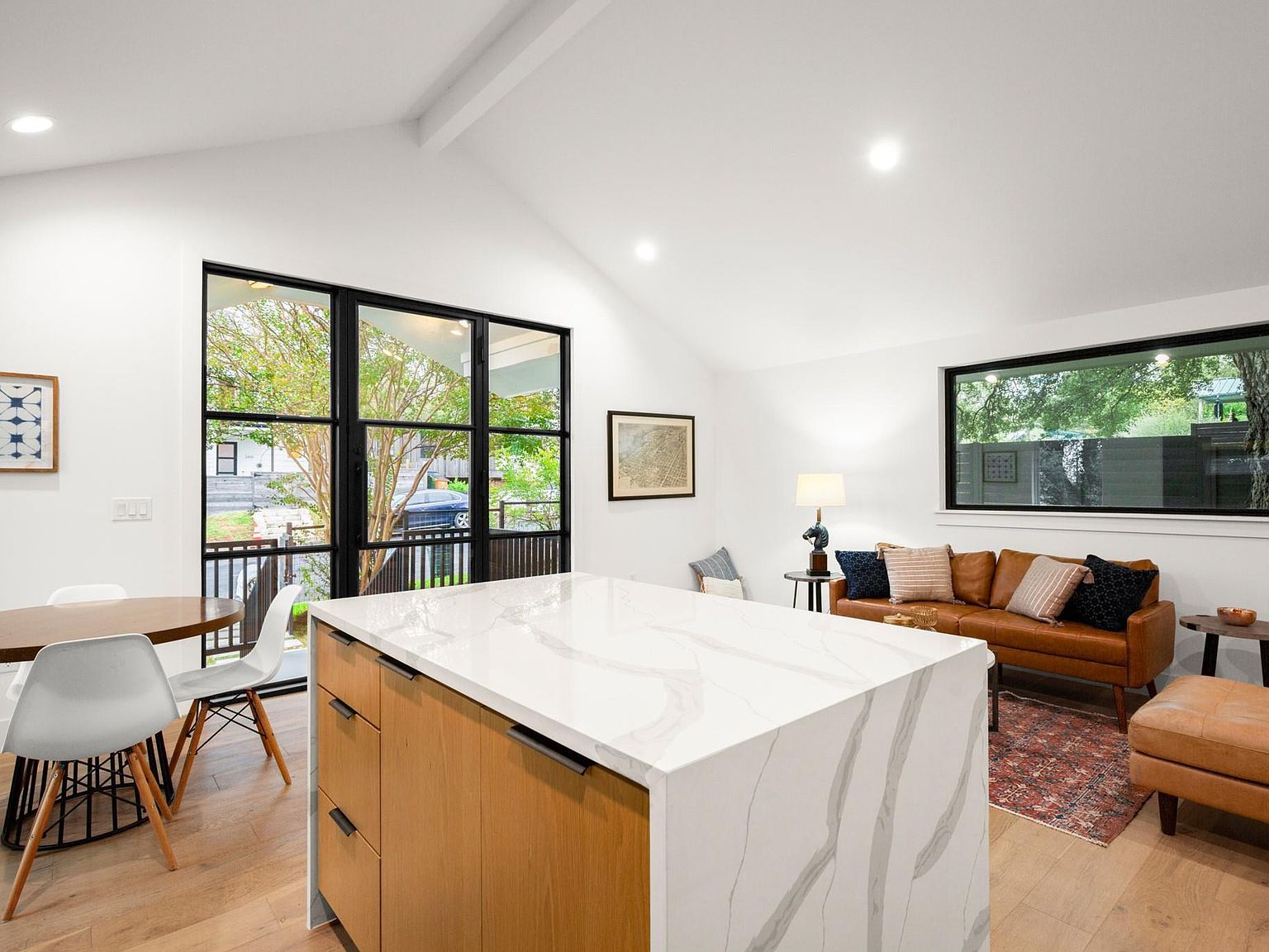 2416 E 10th St Austin, TX 78702 - Thumbnail 3