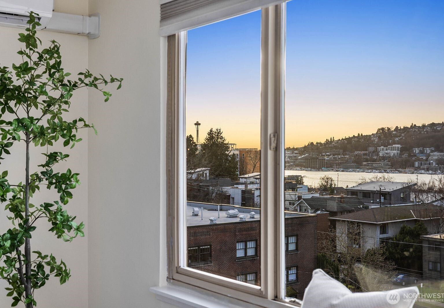 2703 Boylston Ave E APT 302 Seattle, WA 98102 - Thumbnail 3