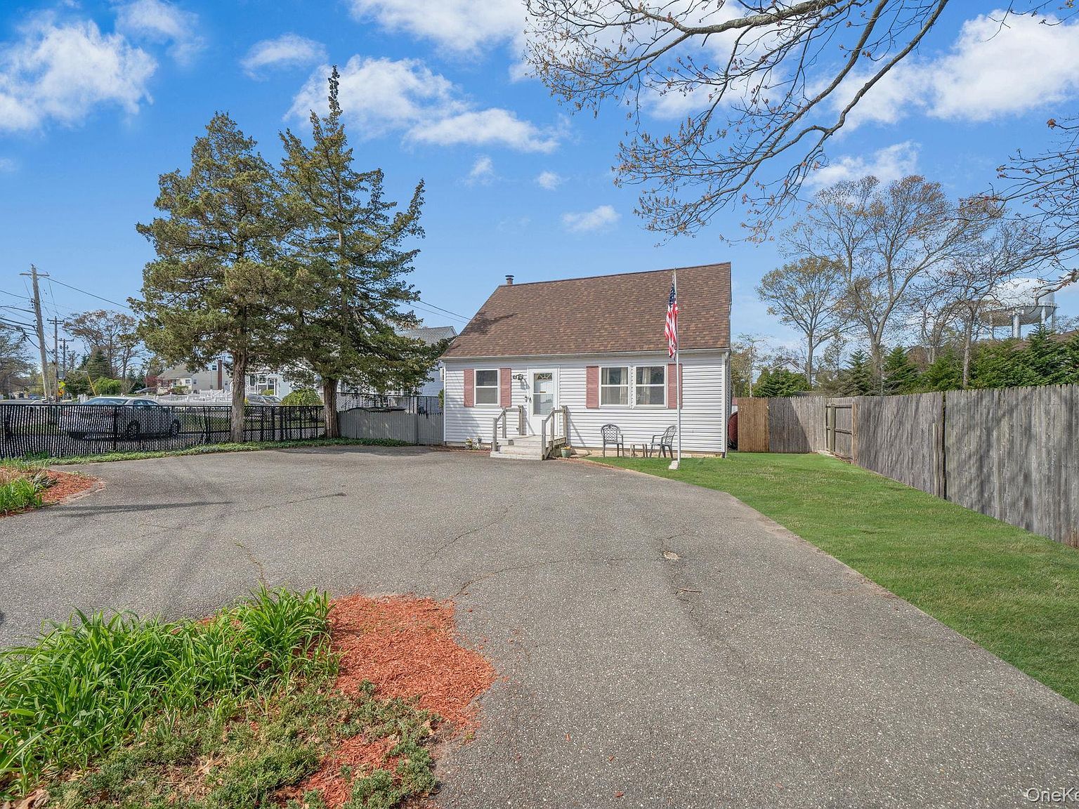 106 Holbrook Rd Centereach, NY 11720 - Thumbnail 3